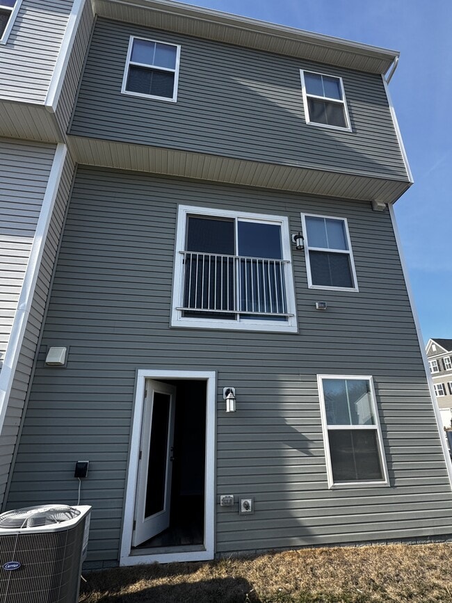 Building Photo - 122 Milburn Dr