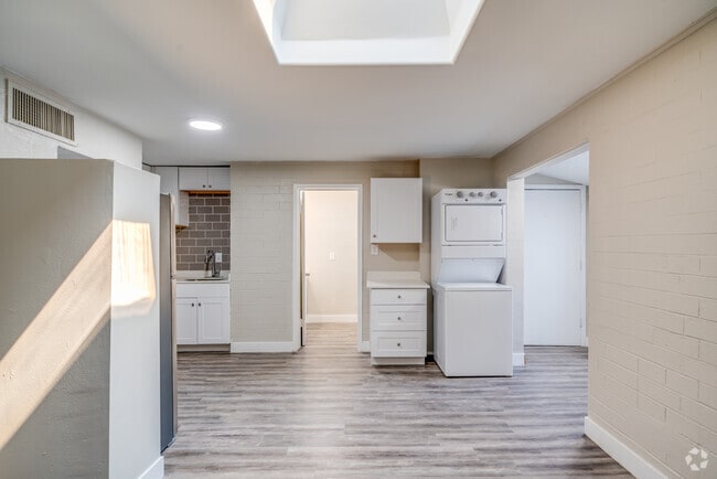 1 BR, 1 BA - 532SF - Caya Apartments