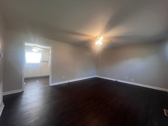 Foto del edificio - 3605 Somerset Dr