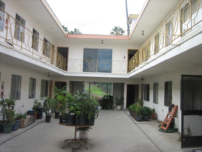 Building Photo - 730 N Mariposa Ave