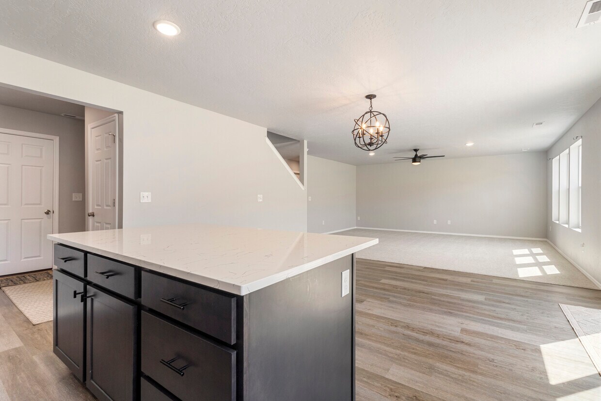 Foto principal - 3985 E Jamestown Dr