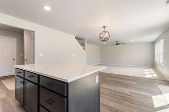 Building Photo - 3985 E Jamestown Dr