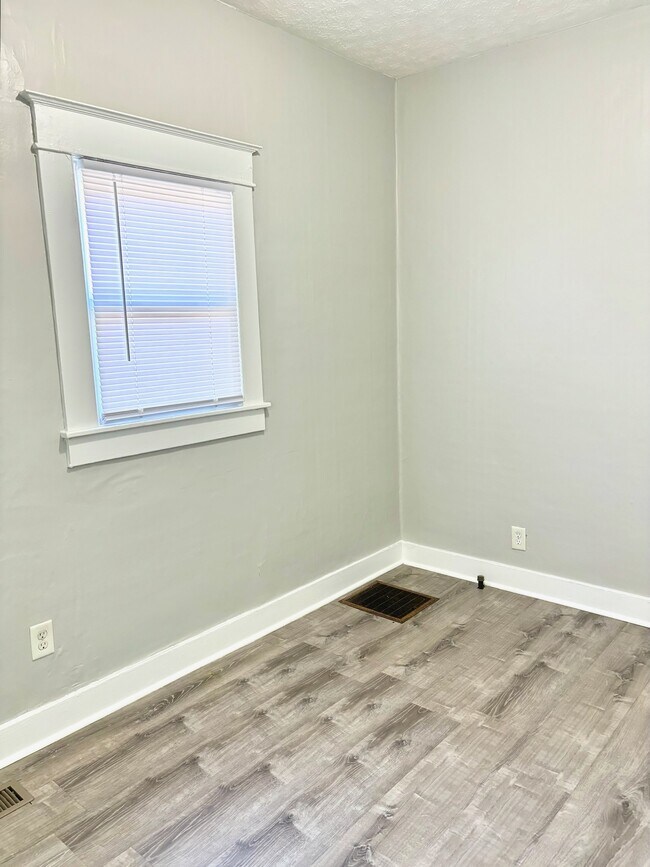 Foto del edificio - 1306 Lillian Ave