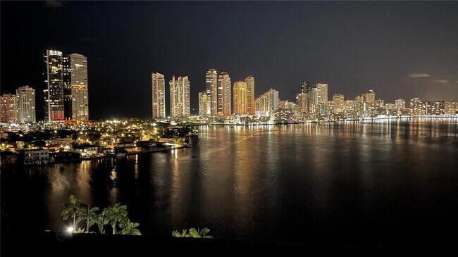 Foto del edificio - 3600 Mystic Pointe Dr