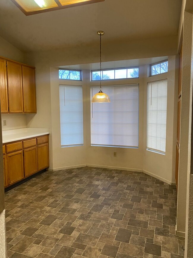 Building Photo - NORTH MERCED 3 BED 2 BATH HOME AVAILABLE N...