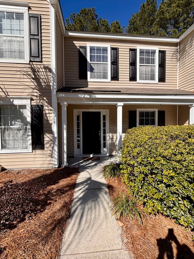 Building Photo - 1116 Island Club Dr