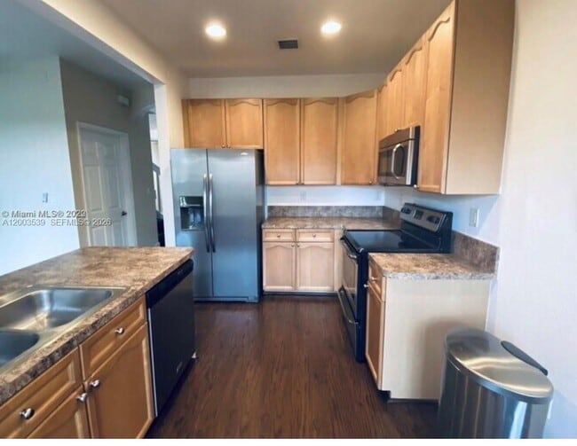 Foto del edificio - 3164 Merrick Terrace