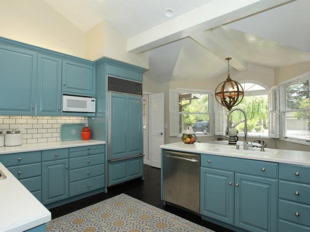 Building Photo - 450 Panchita Way