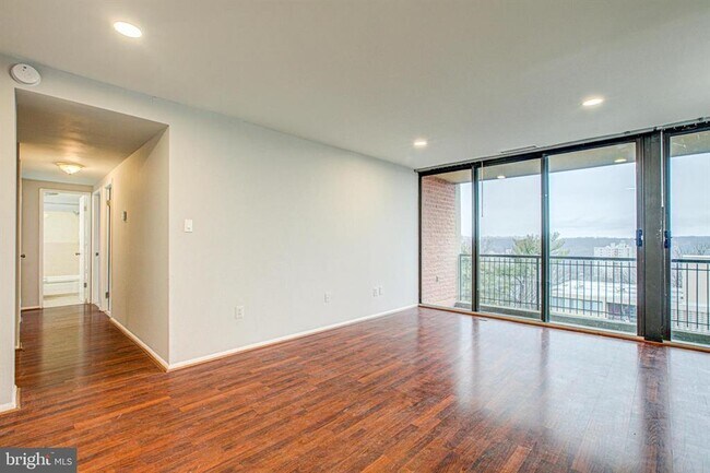 Building Photo - 16 S Van Dorn St