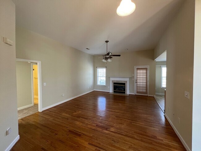 Building Photo - NO LONGER TAKING APPLICATIONS 589 Weyburn ...