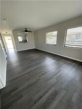 Building Photo - 27600 S View Dr
