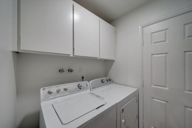 Building Photo - 4625 W Morten Ave