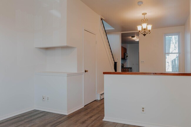 Building Photo - 2122 Greenwood St