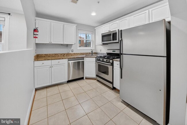 Building Photo - 401 Evarts St NE