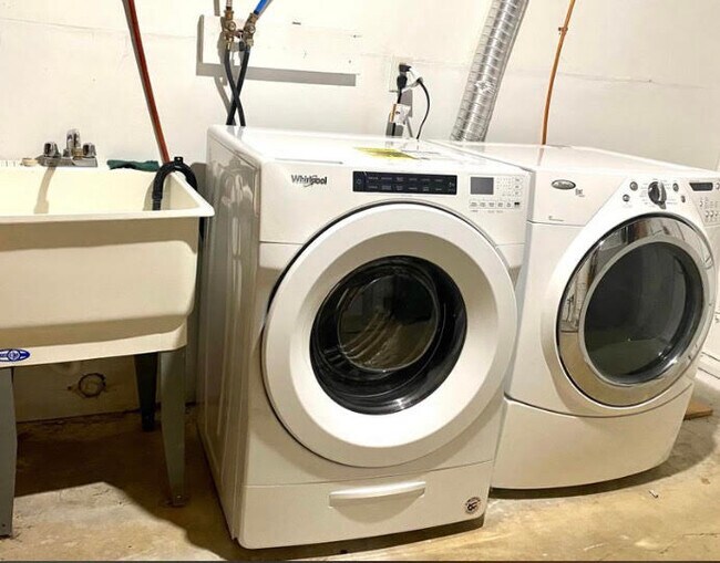Laundry - 3947 N 6th St