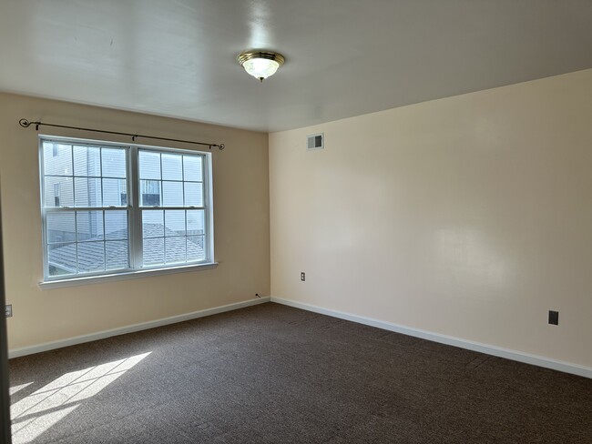 Building Photo - 70-72 E Bigelow St
