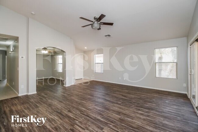 Foto del edificio - 480 W Dexter Way