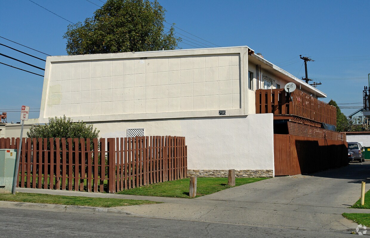 Foto del edificio - 796 Shalimar Dr