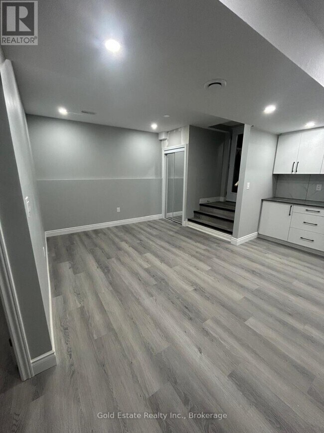 Photo du bâtiment - 228 Three Wood Dr