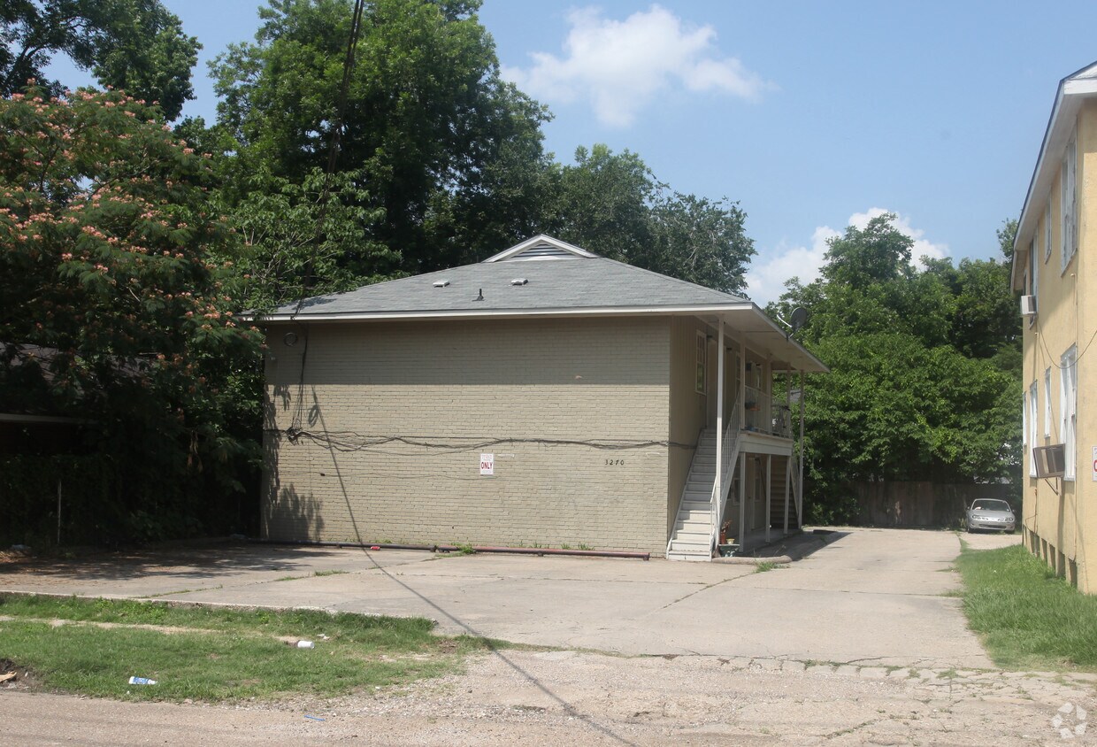 Primary Photo - 3270 Carlotta St