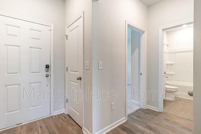 Building Photo - 1109 Joywood Dr