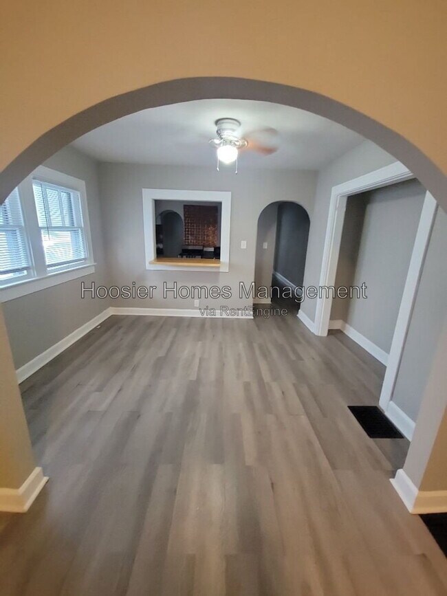 Foto del edificio - 1024 E Bradbury Ave