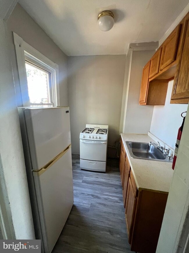 Building Photo - 3004 Edmondson Ave