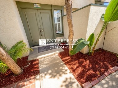 Foto del edificio - Beautiful 3-bedroom Anaheim Hills home with private patios and community pool!