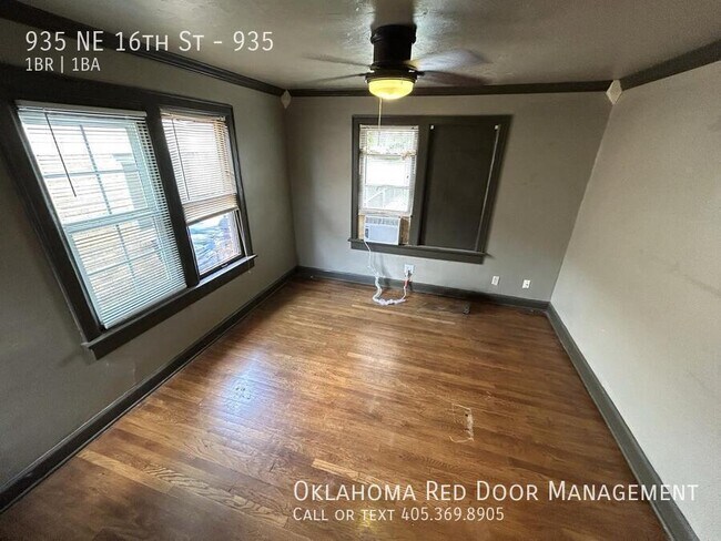 Foto del edificio - 935 NE 16th St