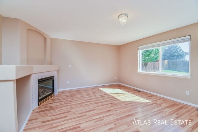 Building Photo - 5950 Dolores St