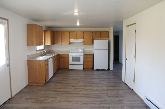 Foto del edificio - 3 bedroom 1 bath home in Hillsboro near Max line