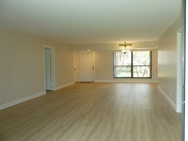 Building Photo - 2 SE Turtle Creek Dr