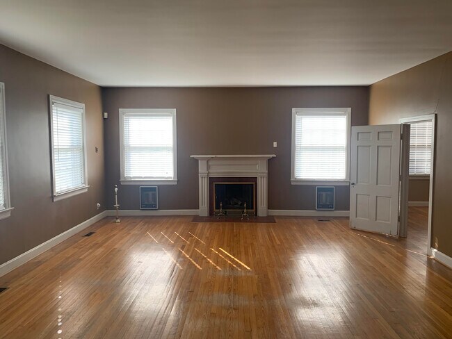 Family Room - 405 W Spring St