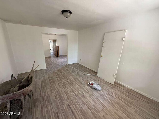 Foto del edificio - 942 E 8th St