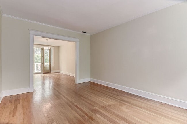 Building Photo - Charming 6-Bedroom Georgetown Rowhouse wit...