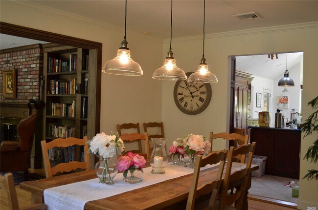 Foto del edificio - 267 Oyster Bay Road