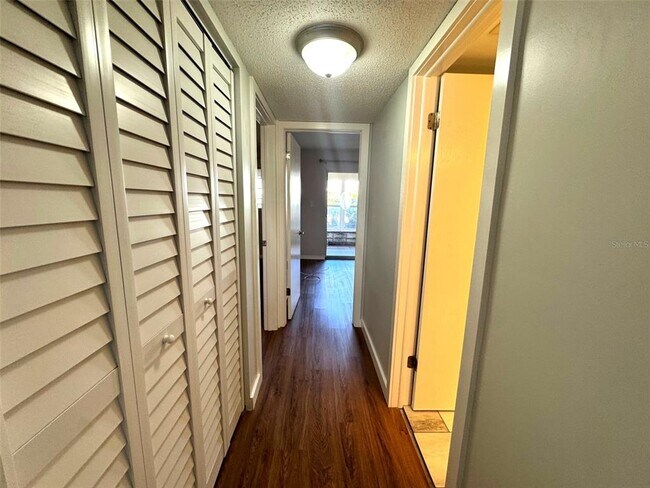 Foto del edificio - 11720 Park Blvd