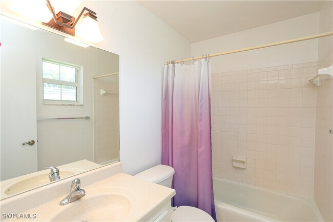 Foto del edificio - 221 Cypress Way E