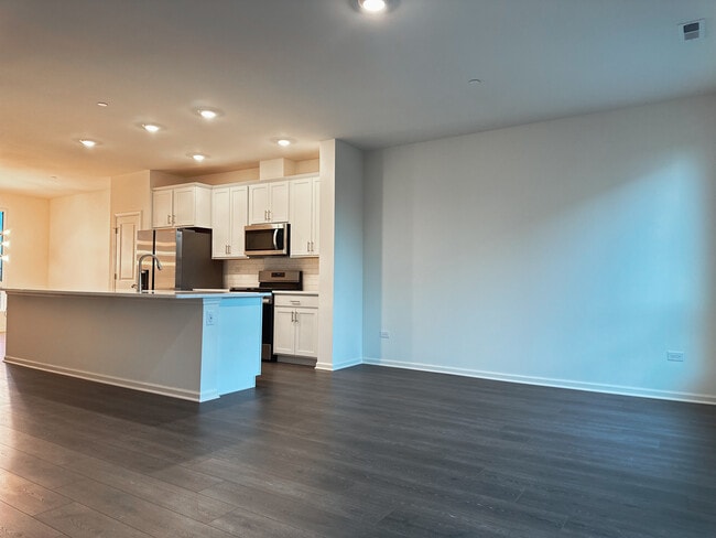 Building Photo - 1318 Lakepointe Dr