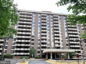 Building Photo - 1808 Old Meadow Rd