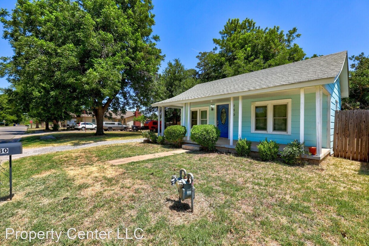 2 br, 1 bath House 230 N L Ave House Rental in El Reno, OK