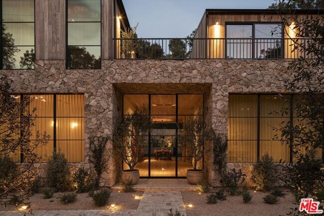 Foto del edificio - 3274 Oakdell Rd