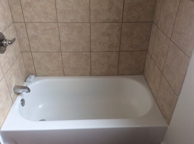 Building Photo - 3 bedroom apartment in York City SD