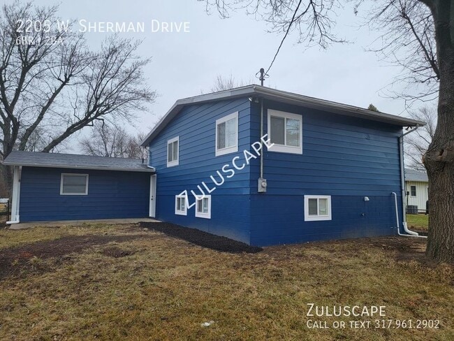 Building Photo - 1/2 off first months rent! Beautiful 6 Bed...