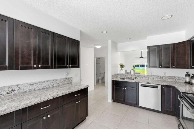 Building Photo - 6616 Marissa Cir