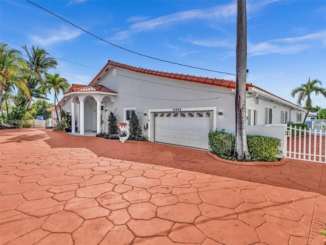 Building Photo - 12904 Banyan Rd