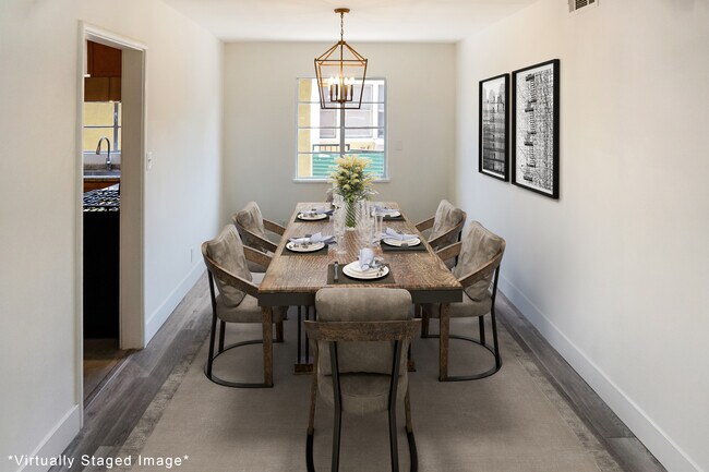 Building Photo - 219 E Chestnut St