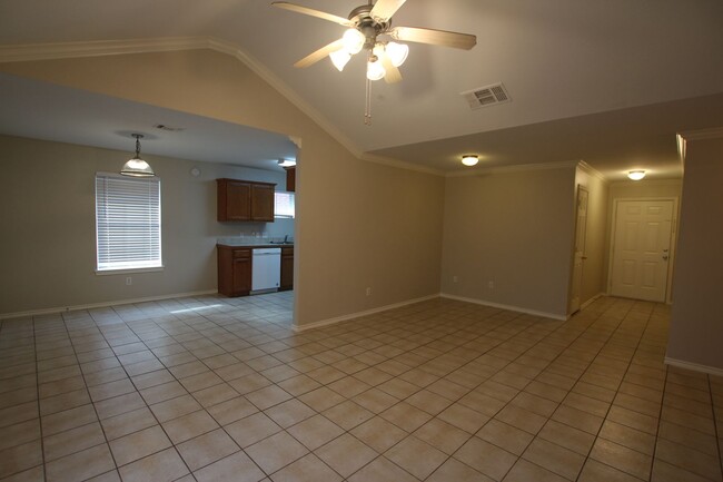 Building Photo - Available Now!- 3 Bedroom, 2 Bathroom, 2 C...