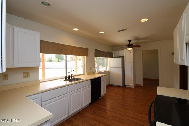Building Photo - 6125 E Corrine Dr