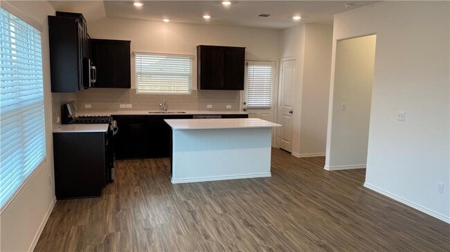 Building Photo - 340 Escondido Cir